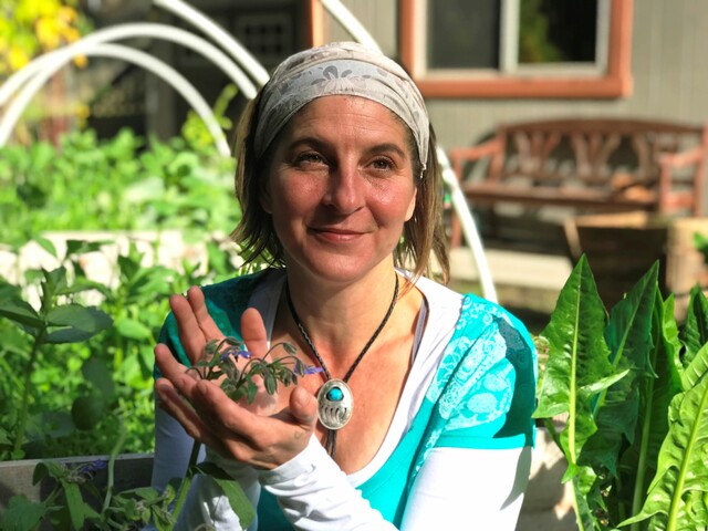 Kräuterwanderungen und -veranstaltungen mit Kirsten Loesch von der Frau Holle Akademie für Heilkräuter und Blütenessenzen