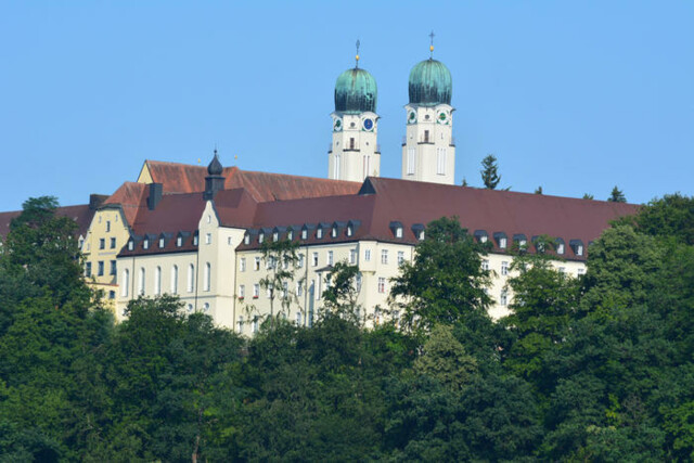 Die Benediktinerabtei Kloster Schweiklberg im Passauer Land