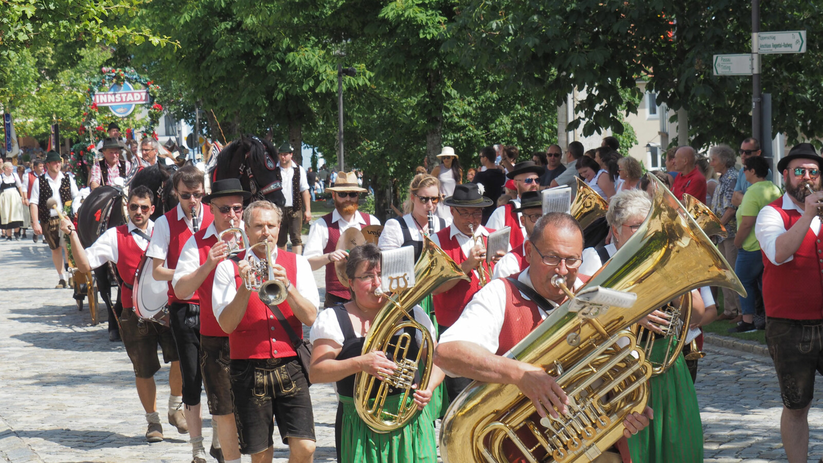 Traditionelles Volksfest am Sportplatz