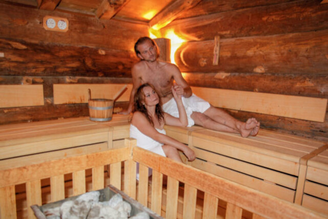 Wohltuende Entspannung in der Saunalandschaft mit Bayerwald-Blockbohlen Sauna, Bio-Sauna, Dampfsauna und Infrarotkabine.
